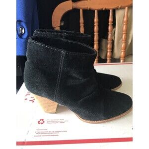 Splendid black suede boots size 7.5